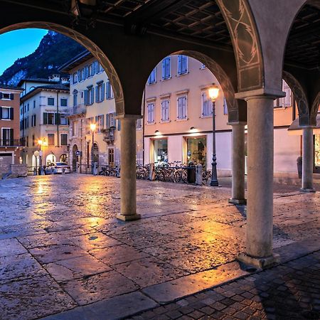 Nido Sui Tetti Di Riva Del Garda - Happy Rentals Buitenkant foto