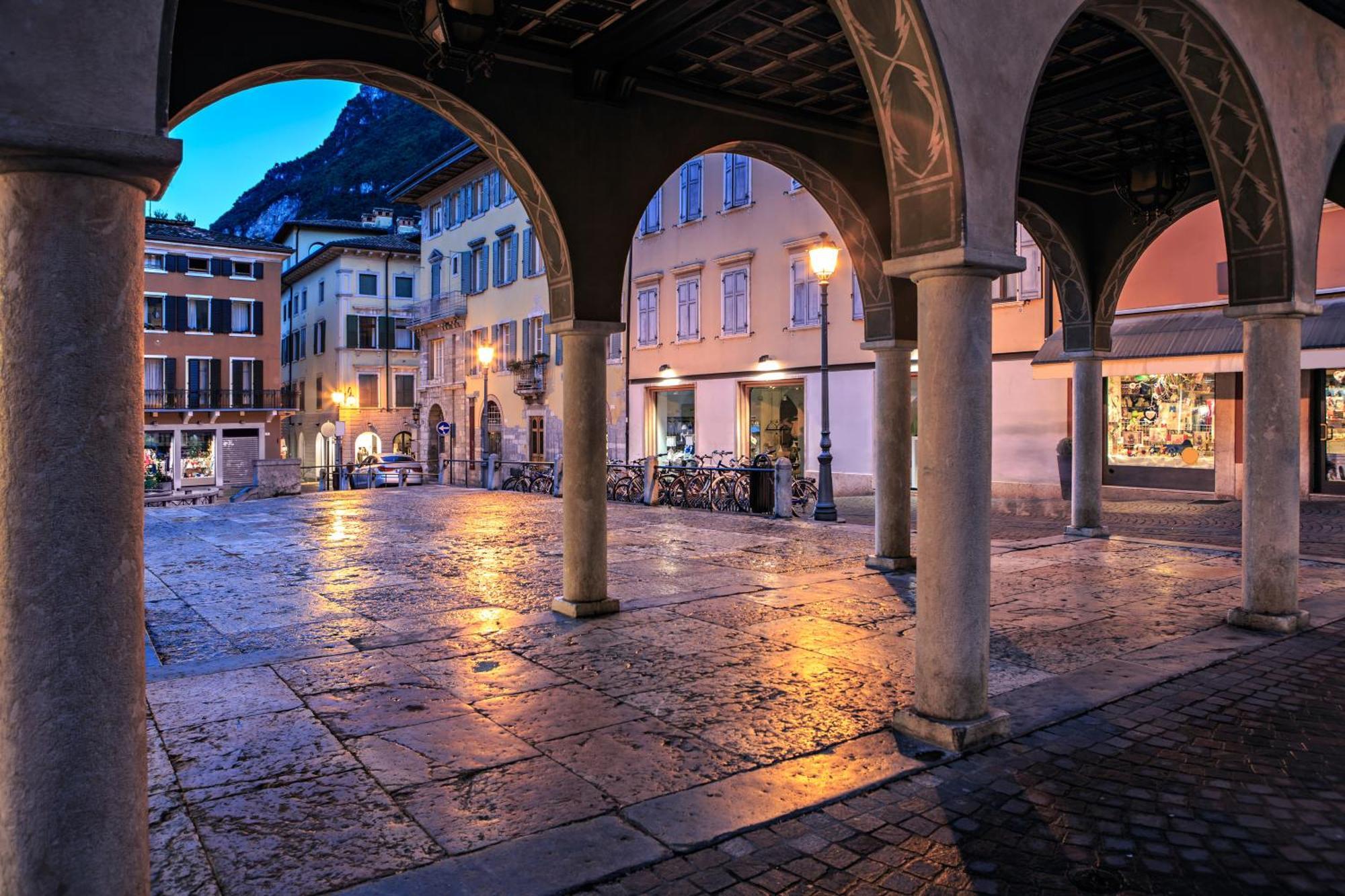 Nido Sui Tetti Di Riva Del Garda - Happy Rentals Buitenkant foto