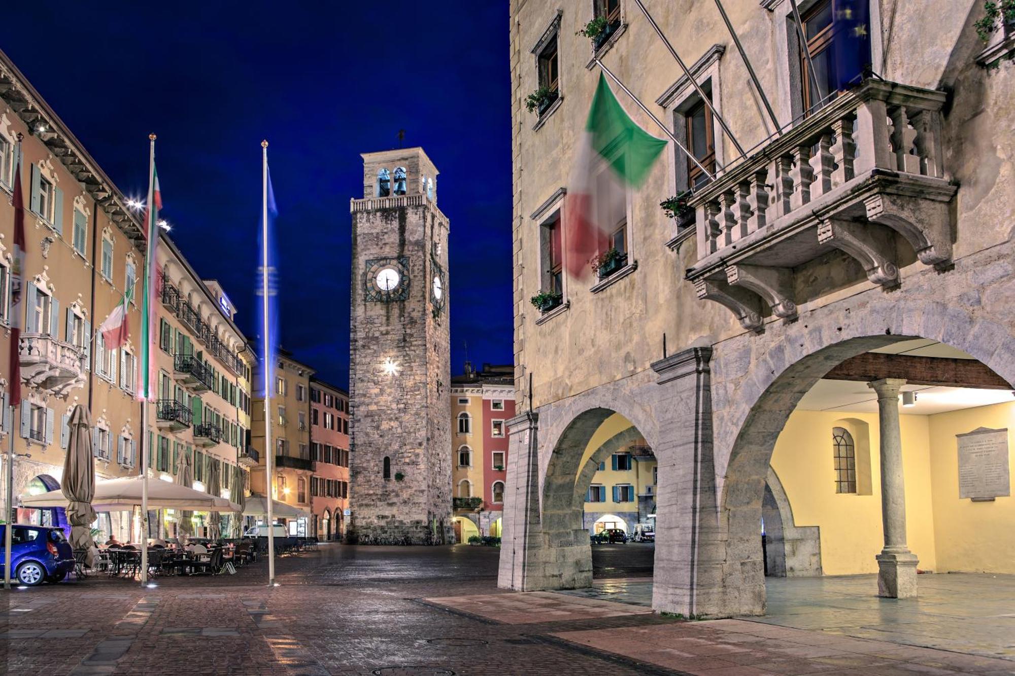 Nido Sui Tetti Di Riva Del Garda - Happy Rentals Buitenkant foto